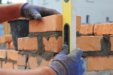 depositphotos_85836394-stock-photo-bricklayer-using-a-spirit-level